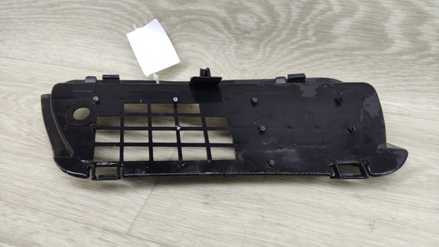 Заглушка противотуманки передней правой Volkswagen Golf 3