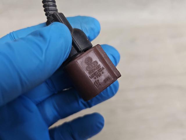1J0973702A VAG Разъем (фишка) регулятор фаз газораспределения купить в Ужгород