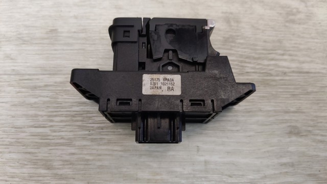 NISSAN 251756RA0A Клавиша электромеханического стояночного тормоза в наличии Винница