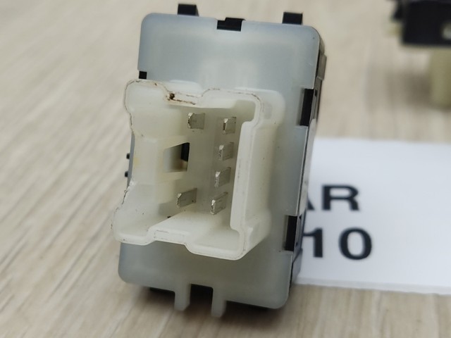 Кнопка стеклоподъемника передняя правая 254218614R RENAULT