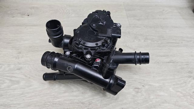 HYUNDAI 256002S000 Корпус термостата в наличии Николаев