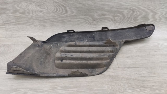 Решетка противотуманных фар левая 263363749R RENAULT