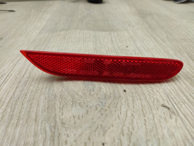 Отражатель бампера заднего правый 26560JJ90A NISSAN