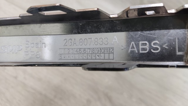 Молдинг бампера заднего левый 2GA807833A VAG