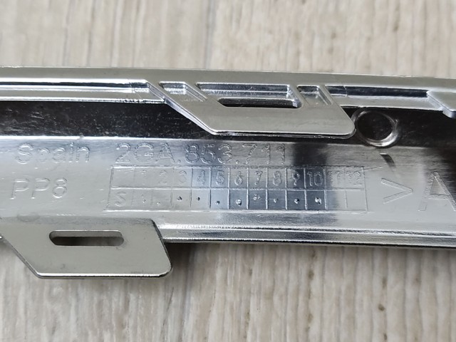 Молдинг переднего бампера, левый 2GA853711 VAG