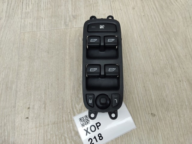 30710787 VOLVO Кнопочный блок управления стеклоподъемником передний левый купить в Кривой Рог