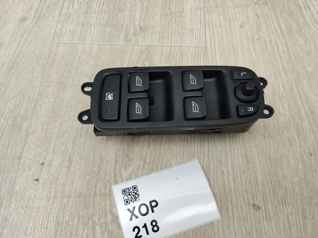VOLVO 30710787 Кнопочный блок управления стеклоподъемником передний левый в наличии Тернополь