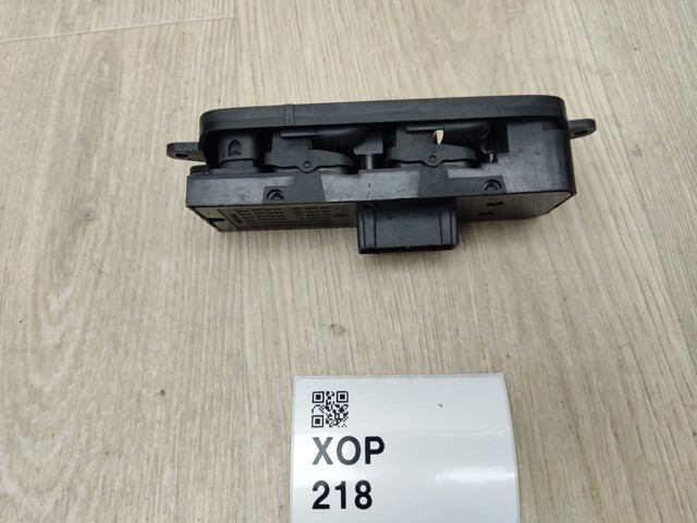 VOLVO 30710787 Кнопочный блок управления стеклоподъемником передний левый в наличии Харьков