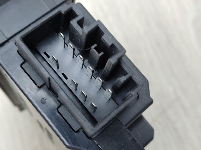 VOLVO 31275227 Кнопочный блок управления стеклоподъемником передний правый в наличии Украина