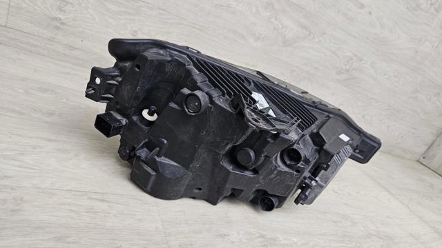 VOLVO 32208975 Фара левая в наличии Харьков