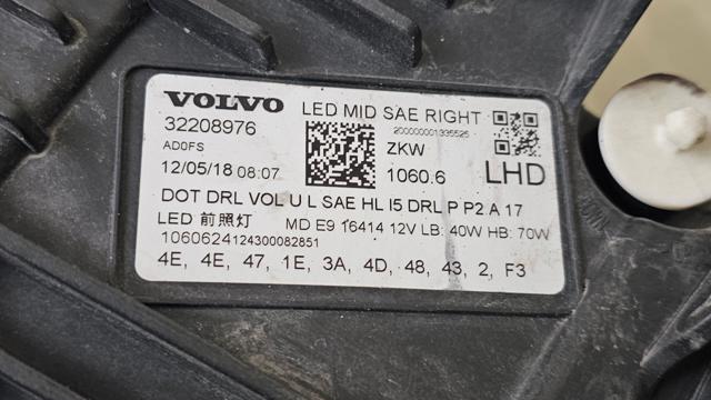 VOLVO 32208976 Правая фара в наличии Ужгород