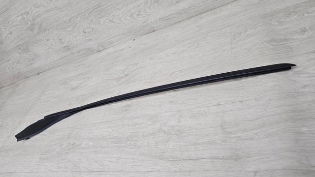 VOLVO 32216113 Накладка стойки кузова внешняя передняя правая в наличии Ужгород