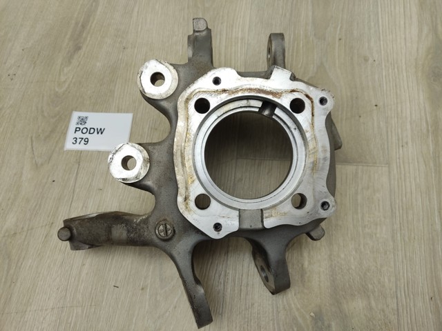 Цапфа поворотная правая 33326793770 BMW