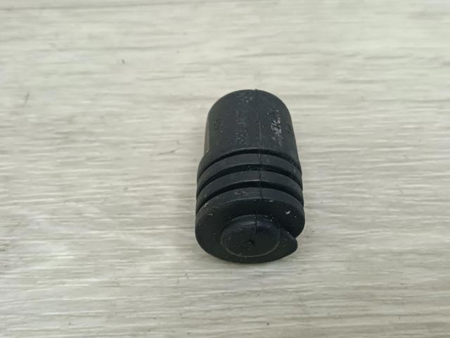Отбойник капота 357827500 VAG