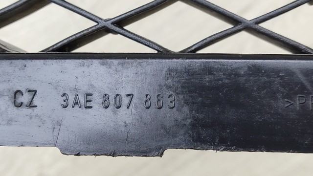 3AE807863 VAG Кронштейн бампера заднего центральный купить в Ровно