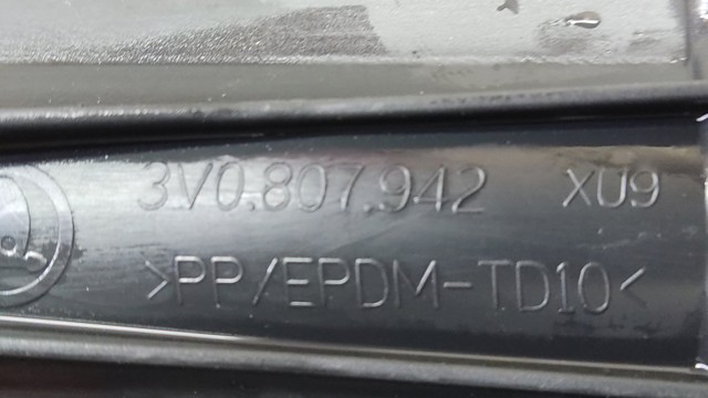 Бампер передний 3V0807942 VAG