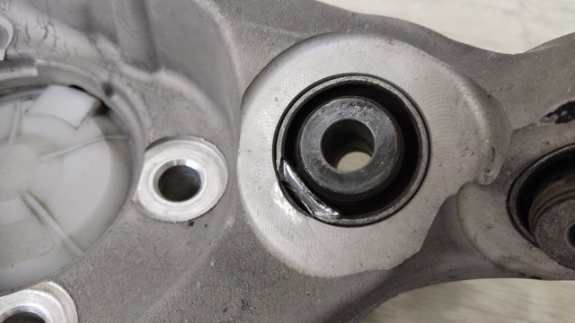 Цапфа - поворотный кулак задний, левый 430196RR1A NISSAN