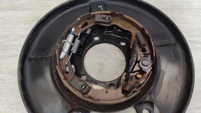 440105TA5A NISSAN Диск опорный заднего тормозного барабана левый купить в Кривой Рог