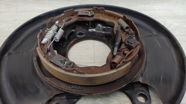 440105TA5A NISSAN Диск опорный заднего тормозного барабана левый купить в Павлоград