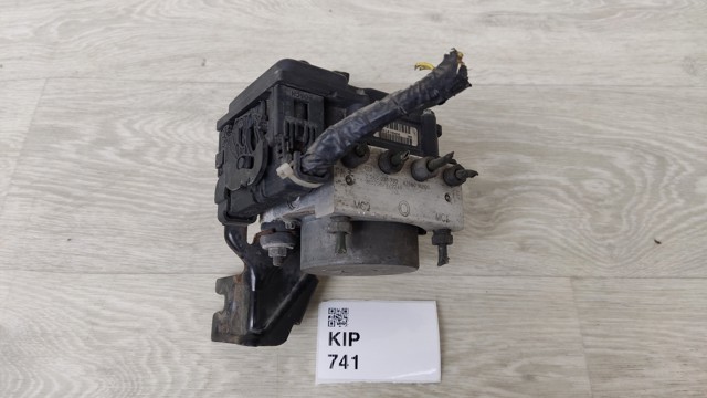 Блок управления ABS 476609U100 NISSAN