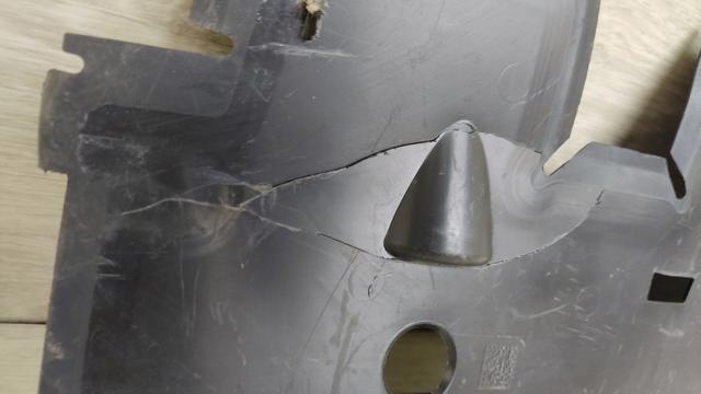 4M0121286F Нижний дефлектор радиатора купить Украина