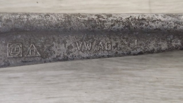 Рычаг передней подвески верхний левый 4M0407509C VAG
