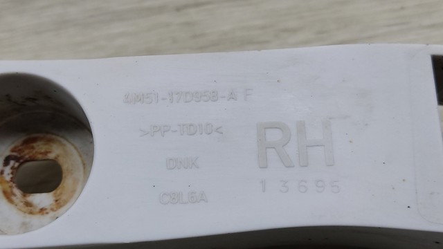 FORD 4M5117D958AF Кронштейн бампера переднего внешний правый в наличии Львов