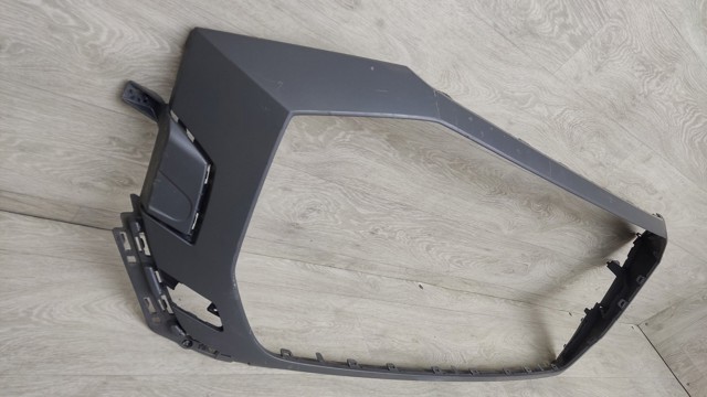 Накладка решетки радиатора нижняя 4M8807725 VAG