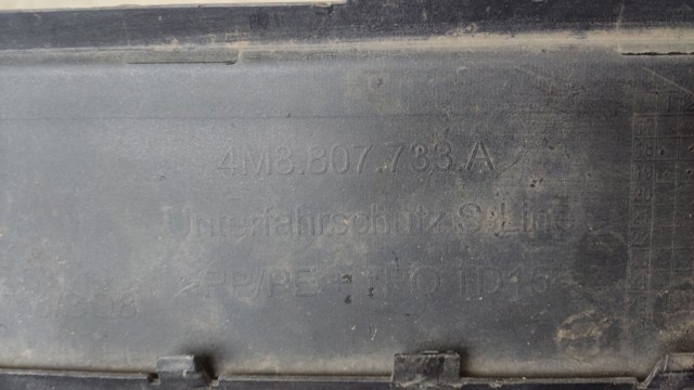 VAG 4M8807733A Защита бампера переднего в наличии Павлоград