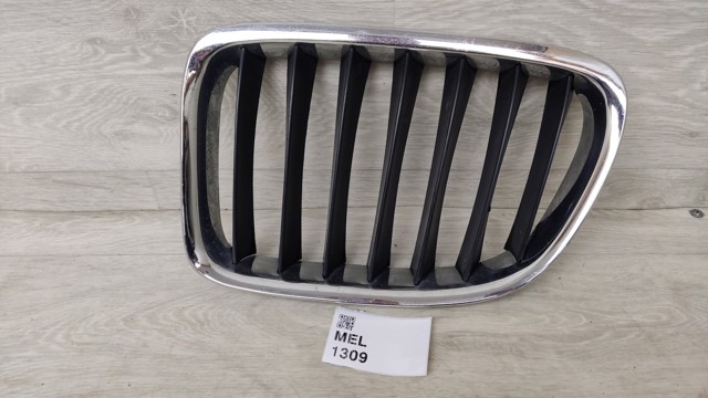 Решетка радиатора левая 51112993307 MARKET (OEM)