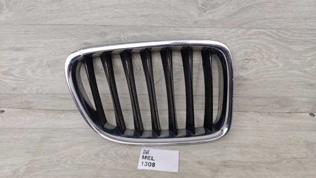 Решетка радиатора правая 51112993308 MARKET (OEM)