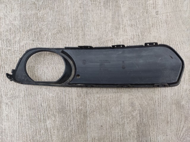 Заглушка противотуманки передней правой 51117245870 BMW