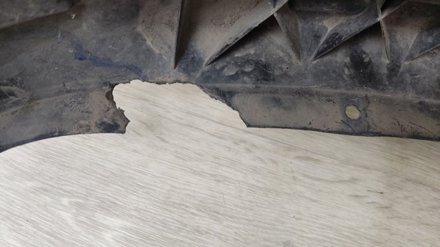 51117357229 Кронштейн крепления противотуманной фары левой купить Николаев