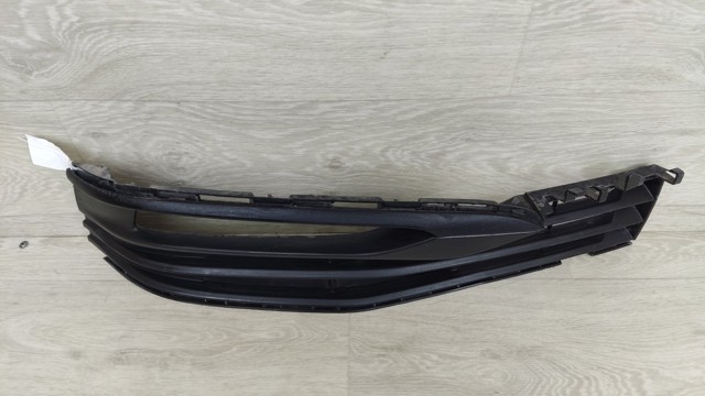 51117385262 BMW Решетка бампера переднего правая купить в Днепр