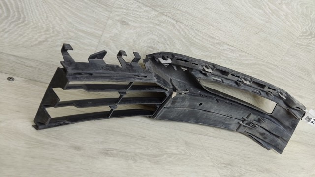 51117385262 BMW Решетка бампера переднего правая купить в Кривой Рог