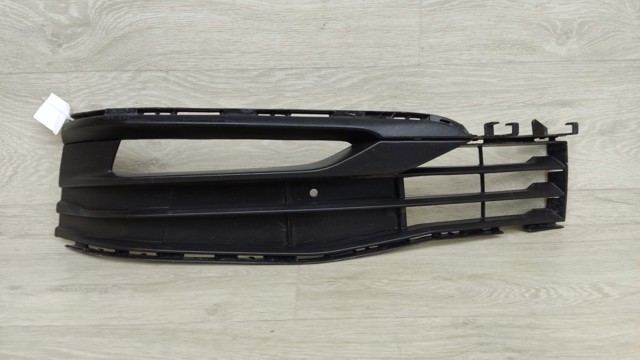 Решетка бампера переднего правая 51117385262 BMW