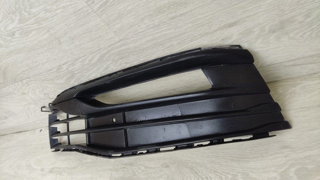 BMW 51117385263 Решетка бампера переднего внутренняя левая в наличии Харьков