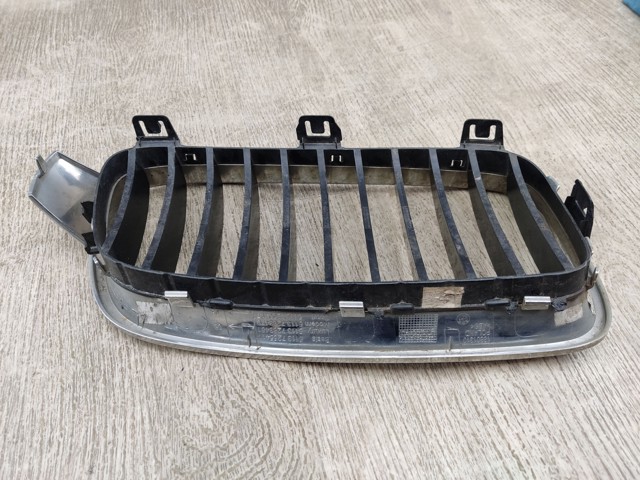 Решетка радиатора левая 51137255411 BMW