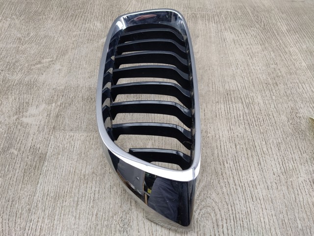 Решетка радиатора левая 51137294817 BMW