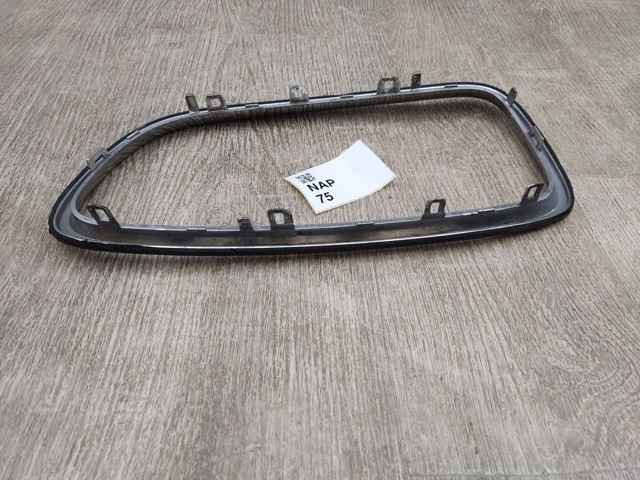 Решетка радиатора правая 51137336478 BMW