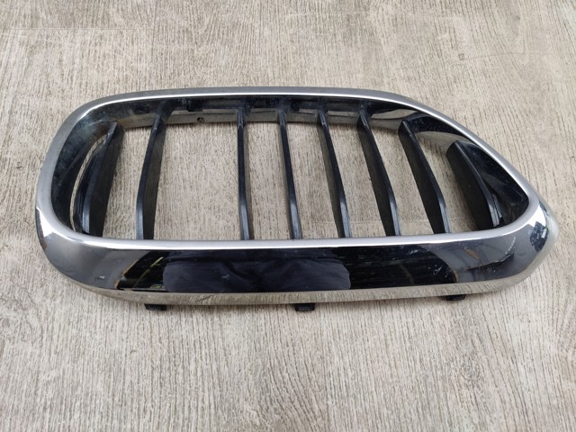 51137383520 BMW Решетка радиатора правая купить в Ужгород
