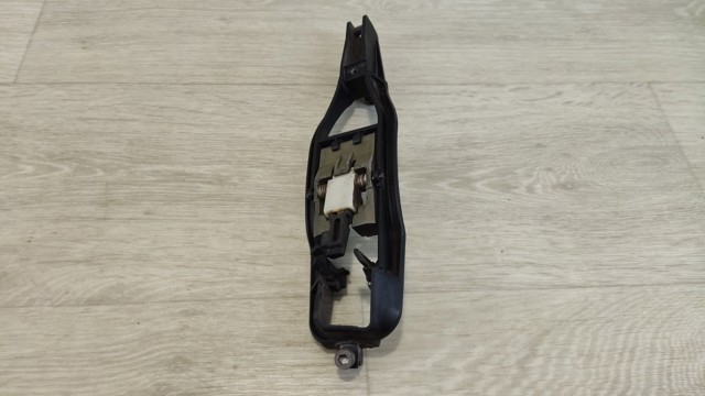 51218216122 BMW Держатель наружной ручки двери передней правой купить в Ровно