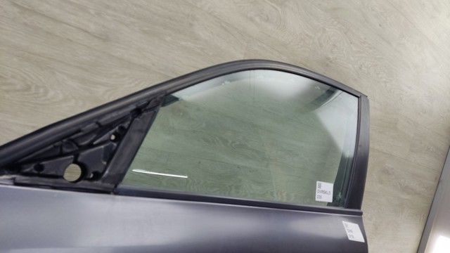 Стекло водительской двери 51337067791 BMW
