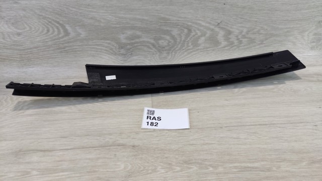 51357258308 BMW Накладка двери задней правой вертикальная купить в Запорожье