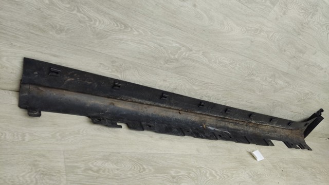 Накладка на порог правая 51777210080 BMW