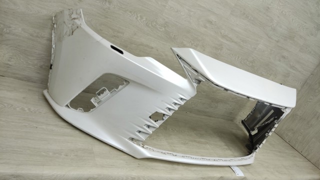 Бампер передний в сборе 5211948850 TOYOTA