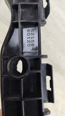 Левый кронштейн заднего бампера 5215660120 TOYOTA