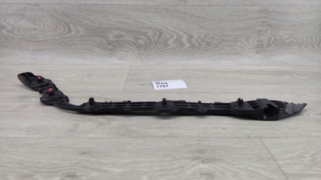 Направляющая заднего бампера, левая 5215833030 TOYOTA