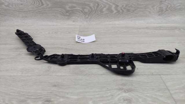 Левый кронштейн заднего бампера 5257633130 TOYOTA