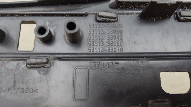 TOYOTA 5310233160 Решетка бампера переднего в наличии Днепр